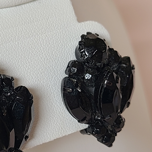 Jet Black Glass Rhinestone Clip-On Earrings Cluster Flower Gothic Vampcore Fan - Picture 5 of 8